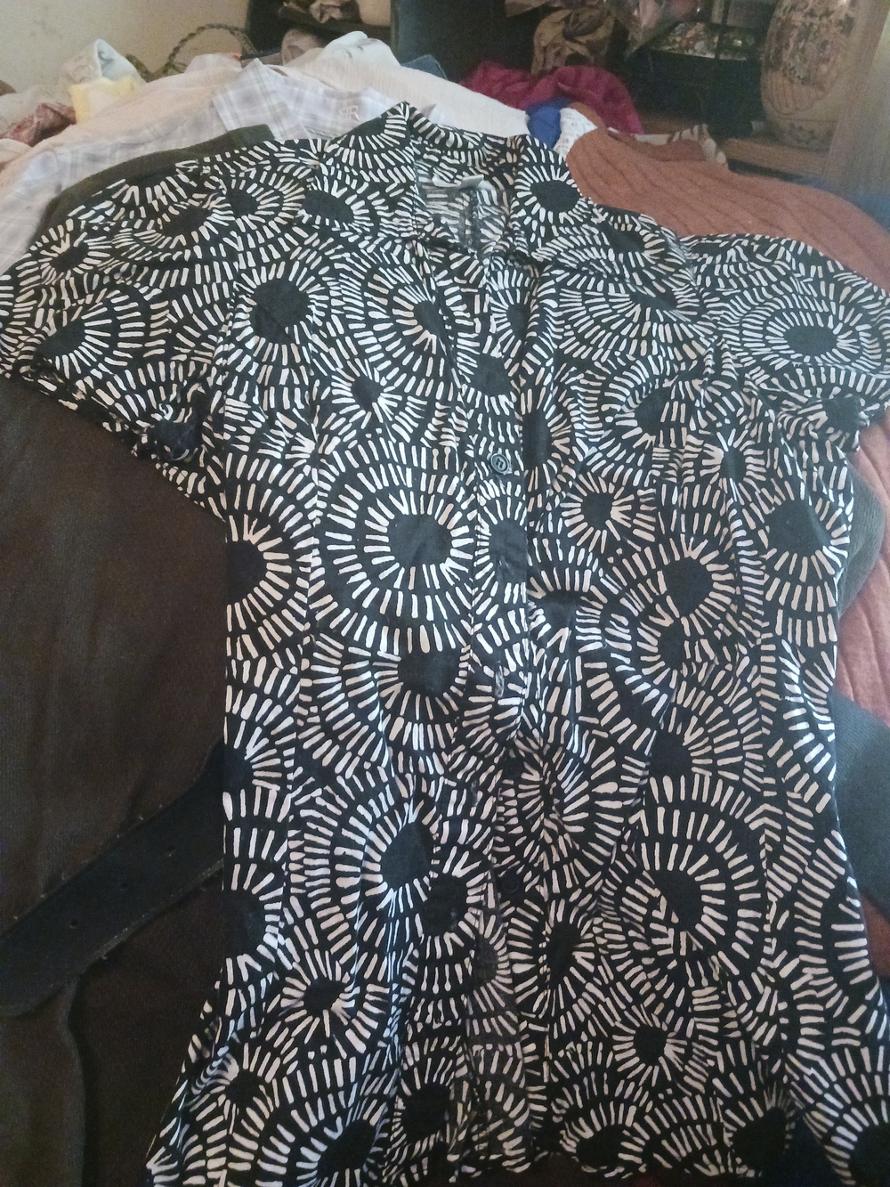 Harve Benard Black and White Geometric Print Blouse